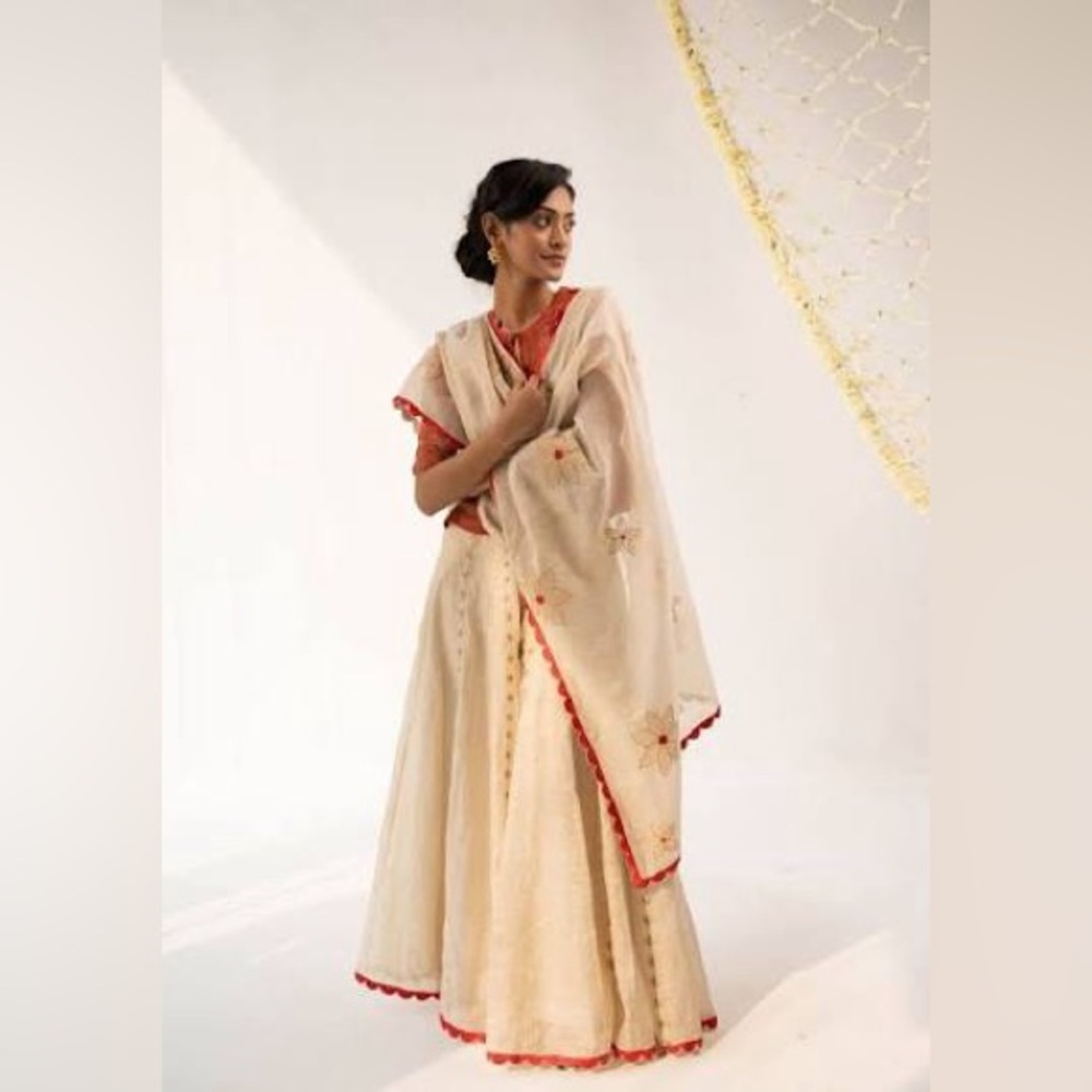 gold tissue silk dupatta and sharara set - Picture 3 of 3